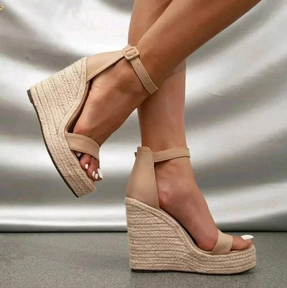 Women's Wedge Heeled Sandals With Thick Waterproof Platform, Straw Rope Design - Picture 5 of 6